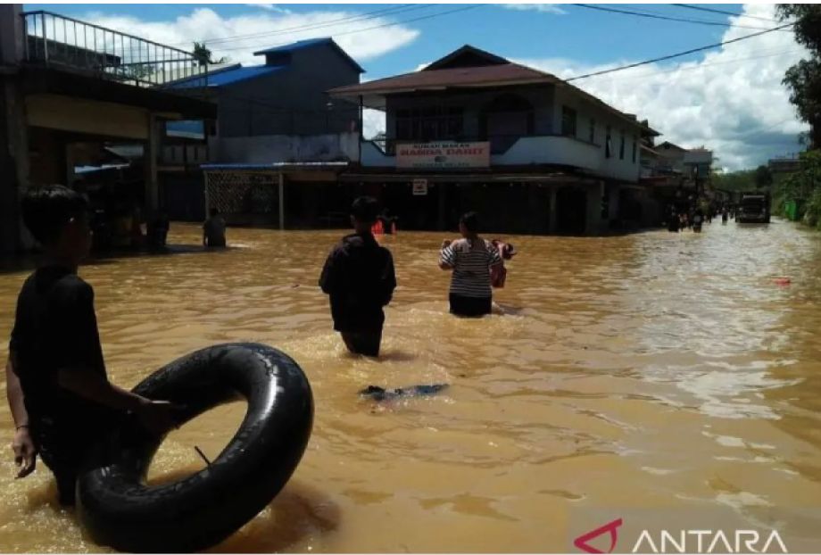 BPBD Kalbar identifikasi penyebab banjir di tiga kabupaten